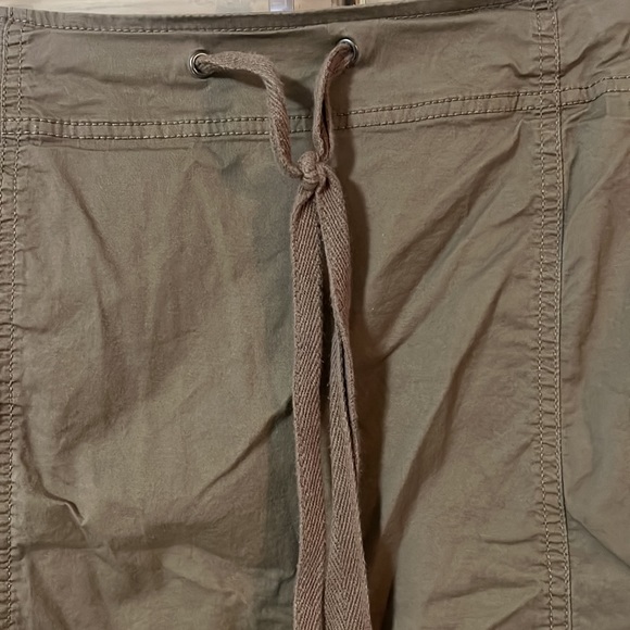 A tan skort   Great for the warm weather. Size 24 - Picture 4 of 7